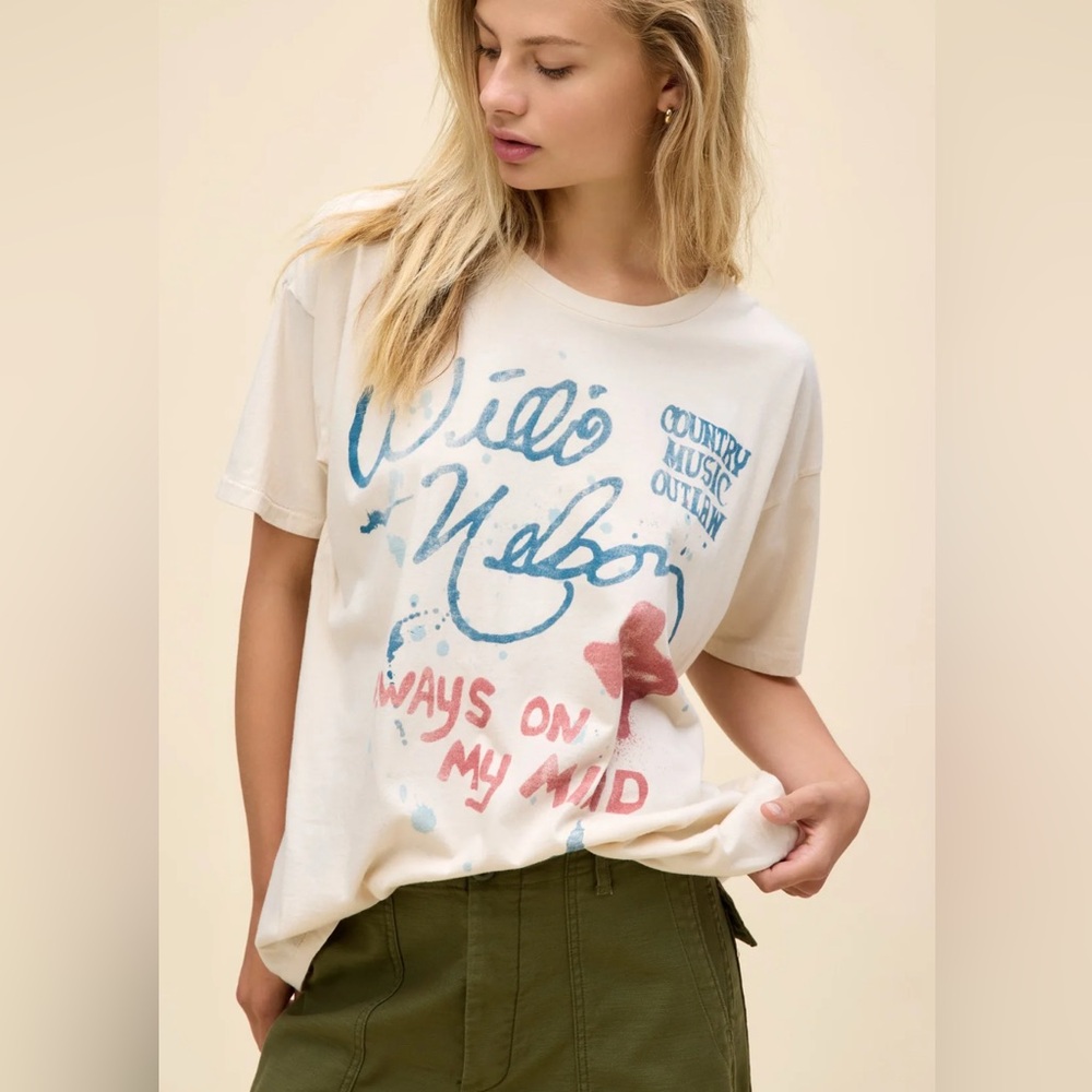 Daydreamer Willie Nelson Brand New with Tags. XL